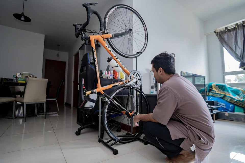 RUANG SELESA: Syed Muhammad Rizki Syed Abdul Rahman dan empat lagi bekas penghuni Darul Ihsan tinggal di flat empat bilik yang disediakan di bawah program ‘Ihsan Living’. Beliau membayar sewa sekitar $60 sebulan. 