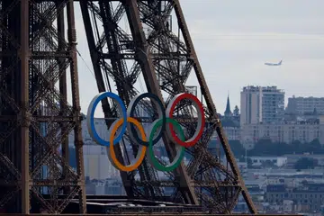 Pada hujung September, pekerja mengeluarkan gelang keluli seberat 30 tan yang kali pertama dipasang di Menara Eiffel pada Jun 2024, sempena temasya sukan Olimpik dan Paralimpik Paris.