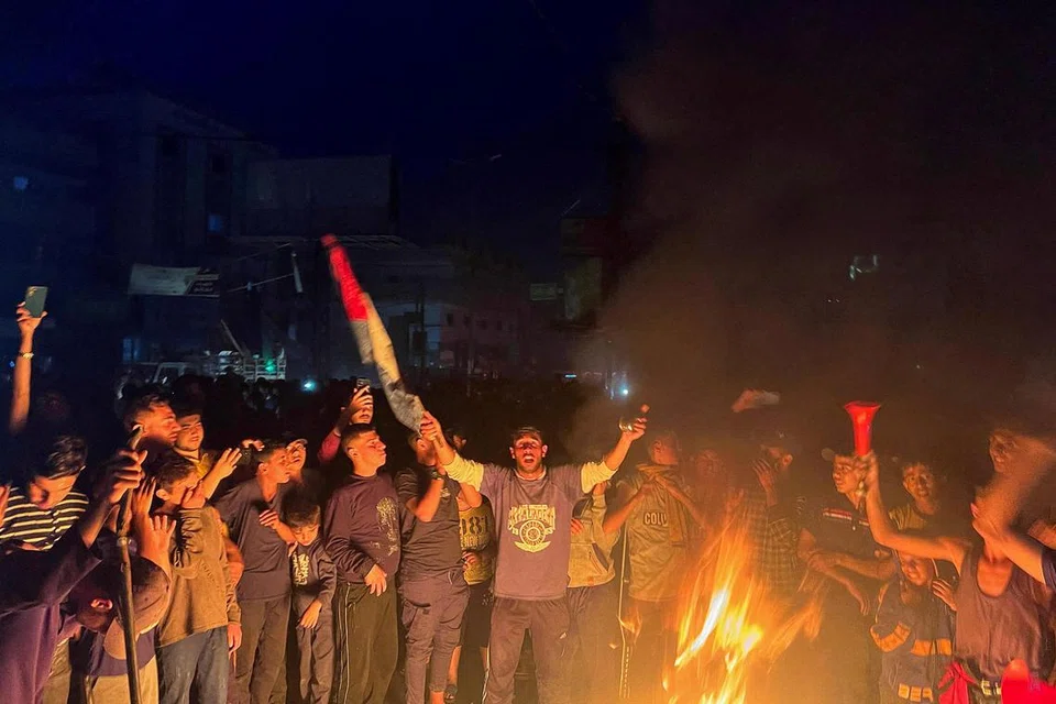Penduduk Palestin di Rafah bersorak kegembiraan selepas dikhabarkan bahawa Hamas telah menerima cadangan gencatan senjata di Gaza.