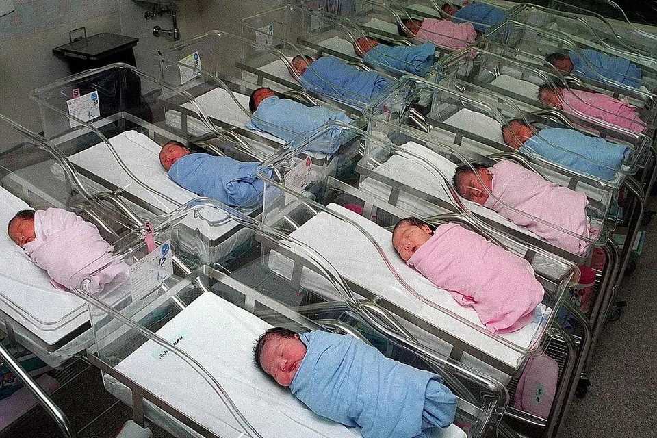 DIBERI PILIHAN: Allah swt bersifat dengan Maha Adil iaitu dengan memberi pilihan kepada hamba-Nya untuk memilih jalan yang diingininya sama ada jalan ke syurga atau ke neraka tetapi dalam masa yang sama Allah swt mengetahui pilihan yang akan dibuat oleh manusia itu berdasarkan kepada sifat Maha Mengetahui Allah swt. - Foto fail