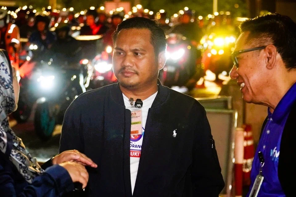 Pengerusi Jawatankuasa Kerja Raya, Pengangkutan, Infrastruktur dan Komunikasi Johor, Encik Mohamad Fazli Mohamad Salleh (tengah), ketika melakukan lawatan ke Bangunan Sultan Iskandar (BSI).