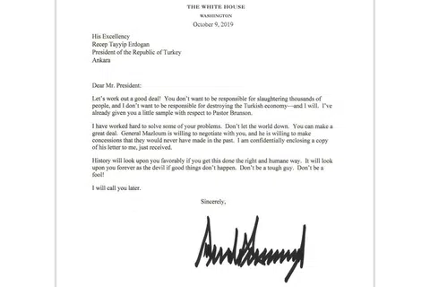 SURAT TRUMP: Surat berbaur ancaman yang ditandatangani Presiden Donald Trump bertarikh 9 Oktober lalu kepada Presiden Turkey, Encik Recep Tayyip Erdogan. Antara kandungan surat itu, Encik Trump telah menggesa Encik Erdogan "melakukan ini dengan cara yang betul dan berperikemanusiaan. Ia akan memandang anda selama-lamanya sebagai penjahat jika perkara baik tidak berlaku. Jangan berlagak kuat. Jangan jadi bodoh! Saya akan telefon anda nanti". - Foto REUTERS