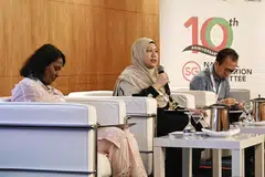 Timbalan Editor Berita di Berita Harian, Cik Nur Adilah Mahbob (tengah) berkongsi peri pentingnya peranan penterjemah manusia untuk menyampaikan nuansa bahasa, rujukan budaya, simpulan bahasa dan makna yang tersirat kepada masyarakat.