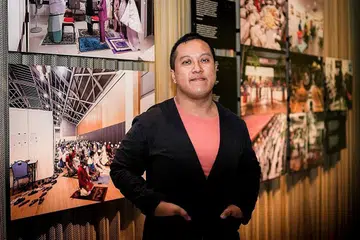 KESYAHDUAN TERASA: Menerusi pameran foto 'Picturing the Pandemic: A Visual Record of Covid-19 in Singapore' di Muzium Negara, Encik Zakaria Zainal selami emosi masyarakat Islam dan pekerja asing dalam Ramadan dan Syawal diraikan sewaktu pandemik melanda tahun lalu. - Foto BM oleh NUR DIYANA TAHA