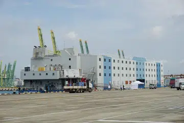 PENGINAPAN LEPAS PANTAI: Pekerja warga asing akan ditempatkan di tempat penginapan lepas pantai buat sementara dan perlu mematuhi peraturan kesihatan awam yang ketat seperti yang ditetapkan Kementerian Kesihatan, seperti mengurangkan hubungan dengan penghuni lain. 