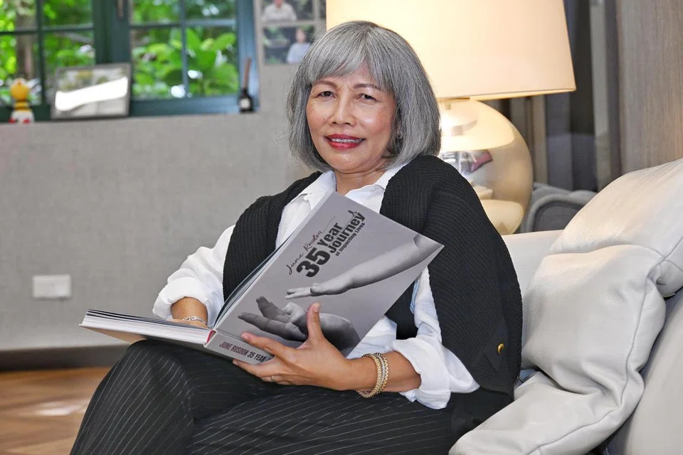 Mantan CEO Busy Bees Asia, Cik Jummaida Rusdon, atau lebih mesra dikenali sebagai Cik June, melancarkan buku bertajuk ‘June Rusdon, 35 Year Journey of Impacting Lives’, yang merakamkan kisah perjalanan beliau selama lebih tiga dekad dalam sektor prasekolah dalam satu majlis di Bangunan Perpustakaan Negara pada 24 September.