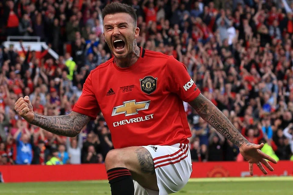 TETAP HEBAT: Beckham meraikan gol beliau untuk United selepas berjaya beraksi cemerlang dalam perlawanan amal menentang Bayern. - Foto REUTERS