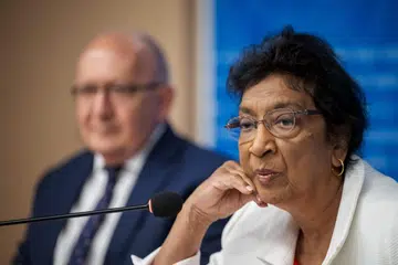 Pengerusi Suruhanjaya Siasatan Bebas Antarabangsa mengenai Wilayah Palestin yang Diduduki, termasuk Baitulmakdis Timur dan Israel, hakim Afrika Selatan Navi Pillay (kanan), berucap di sebelah Anggota Suruhanjaya Chris Sidoti semasa sidang media di Geneva pada 16 September 2025.
Pada tarikh tersebut, suruhanjaya berkenaan menuduh Israel melakukan “genosid” di Gaza dengan tujuan untuk “memusnahkan rakyat Palestin”, serta menyalahkan Perdana Menteri Israel dan beberapa pegawai tertinggi lain kerana menghasut tindakan tersebut.