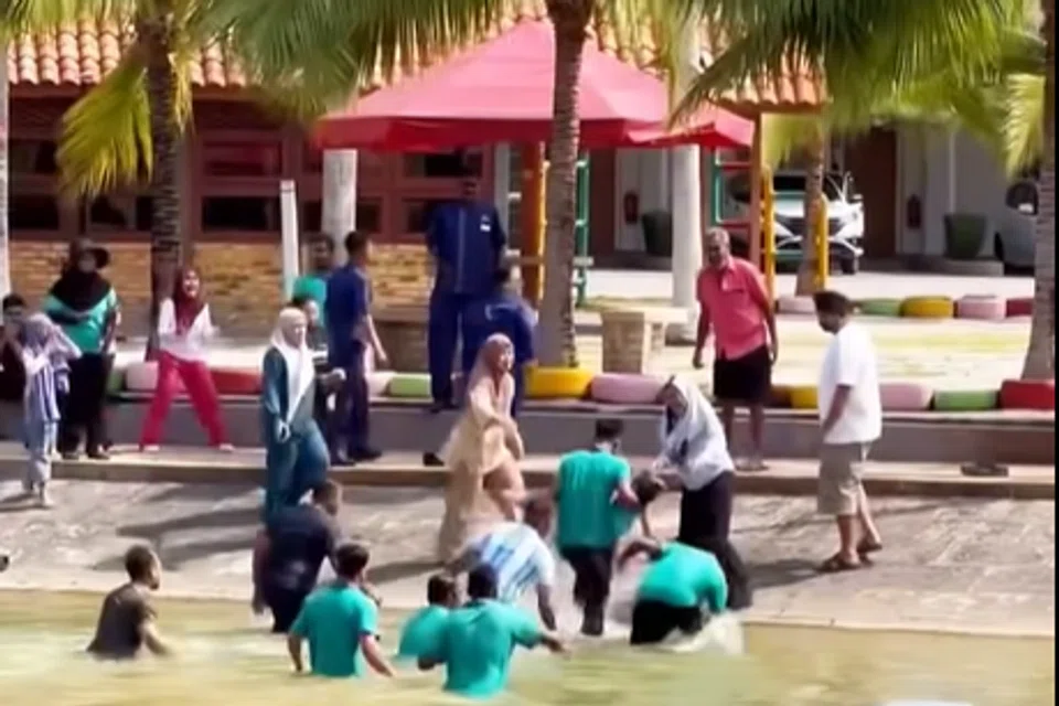 Seorang kanak-kanak lelaki berusia sembilan tahun ditemukan lemas dalam tasik di sebuah pusat peranginan di Port Dickson petang 24 Mac.