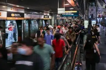 Sepanjang tempoh tiga bulan, kereta api ulang-alik yang menghubungkan stesen Mountbatten, Dakota dan Paya Lebar akan beroperasi di satu platform pada selang masa 10 minit. 