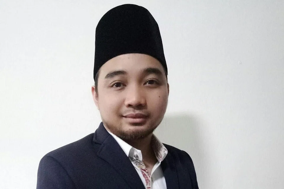 USTAZ SYAHID SALLEH: Pegawai Keagamaan Masjid Hasanah. 