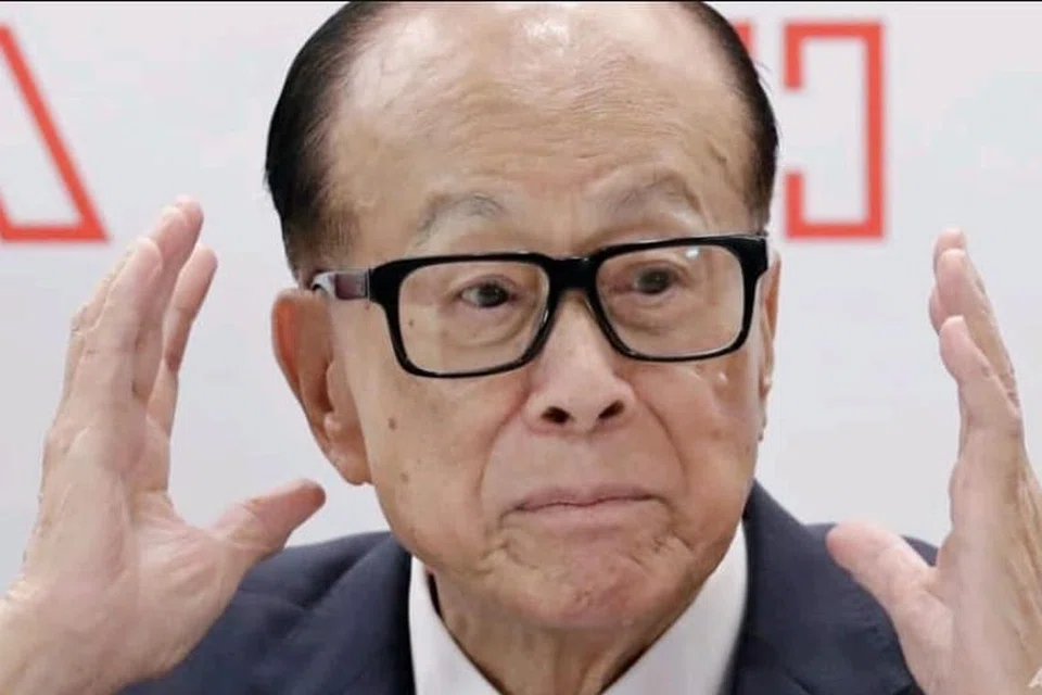 Hartawan Hong Kong, Li Ka-shing, Pengerusi syarikat CK Hutchison Holdings, bercakap dalam satu sidang media bagi mengumumkan keputusan tahunan syarikat itu di Hong Kong pada 16 Mac 2018.
