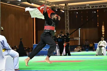JUARA: Pesilat Singapura Sheik Farhan Sheik Alau'ddin meraikan kemenangan emasnya dalam kelas I putera (85-90kg) di Sukan SEA 2023 pada Rabu. - Foto ST