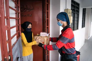 McDonald's sumbang makanan berbuka puasa kepada keluarga memerlukan