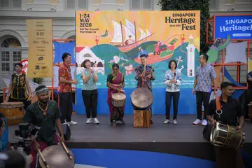 Turut menyertai majlis pelancaran di ACM Green (ruang hijau di luar Muzium Tamadun Asia) sebagai tetamu terhormat adalah Pemangku Menteri Kebudayaan, Masyarakat dan Belia merangkap Menteri Negara Kanan (Pendidikan), Encik David Neo (tiga dari kanan).