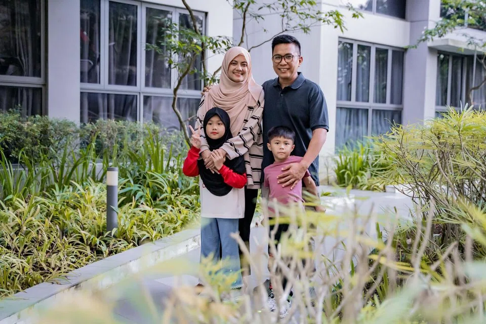 Cik Nurhasfalilah dan Encik Remie akur perkara seperti yuran bas sekolah harian dan penjagaan anak memakan perbelanjaan besar setiap bulan.