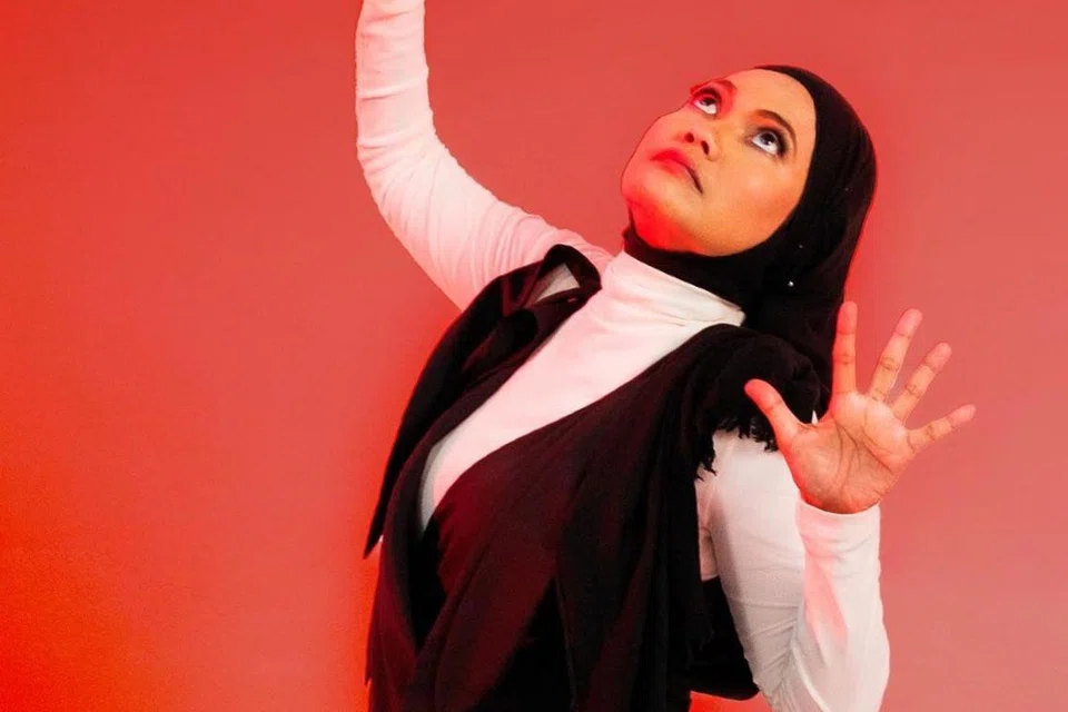 Siti Hajar Abdul Gani bertuah dapat membawakan watak ibu yang rencam peribadi dan prinsip hidupnya, baik dalam teater, ‘Bawang Putih Bawang Merah’, mahupun telefilem Hari Ibu, ‘Mama Drama Queen’.