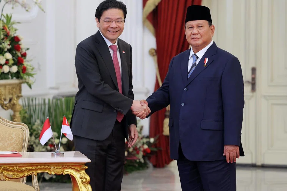 Perdana Menteri, Encik Lawrence Wong (kiri), bertemu Presiden baru Indonesia, Encik Prabowo Subianto pada 20 Oktober di Jakarta, Indonesia.