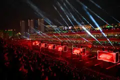 DIJANGKA MEMUKAU: Perbelanjaan Grand Prix Las Vegas termasuk £196 juta untuk membeli sebidang tanah, dan £327 juta lagi untuk mendirikan bangunan pit dan mempersiapkan trek.