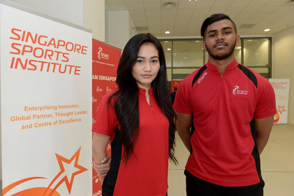 MAMPU SUMBANG PINGAT: Nurul Suhaila Saiful dan Sheik Farhan Sheik Alau'ddin merupakan antara penerima baru SpexScholarship dan antara lapan atlit Melayu/Islam yang dipilih menerima anugerah tersebut. - Foto TUKIMAN WARJI