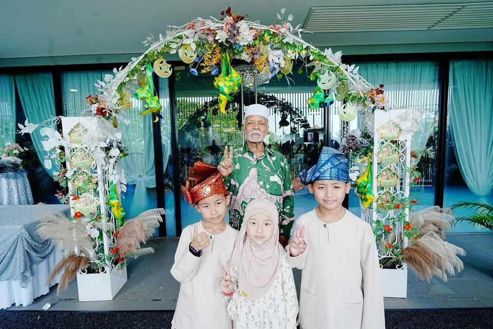 , keluarga Tok Kassim, perjumpaan Hari Raya, enam generasi, keluarga besar, Muslim Delights Singapura, Rohaizad Bahari, Hafidah Daud, tradisi Raya Singapura, jejak kasih keluarga.