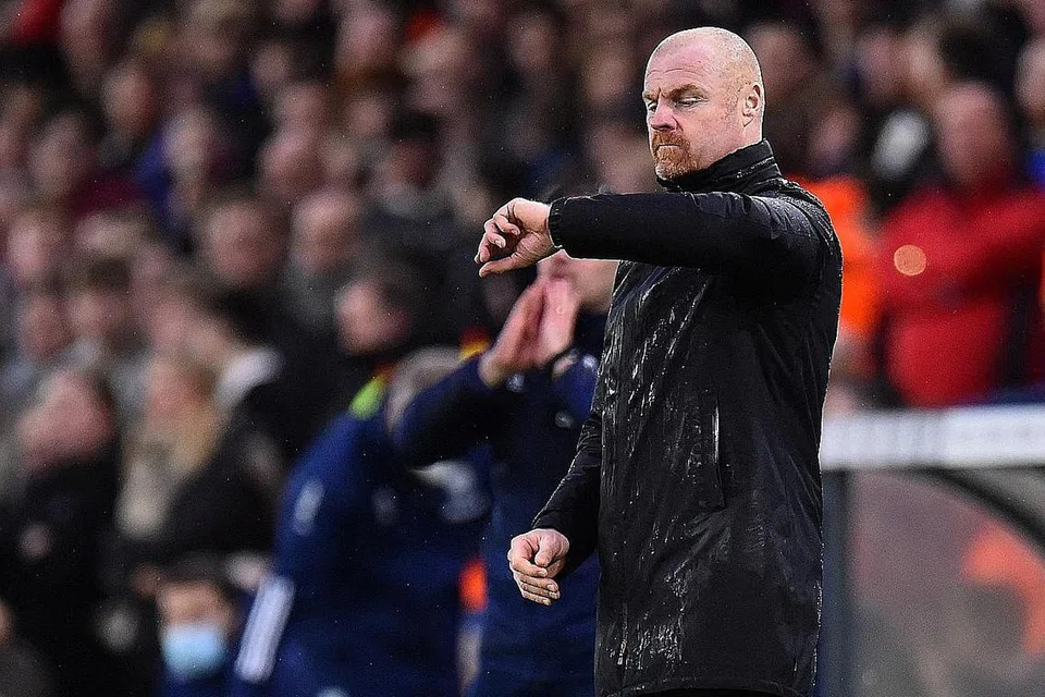 MANCHESTER CITY, BURNLEY TANPA PENGURUS: Pep Guardiola, dan Sean Dyche (atas). - Foto fail