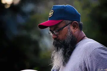 TERSENTUH JIWA: Pengarah dan penulis skrip telefilem khas Hari Bapa, 'Papi', Encik Muhammad Mahfuz Mazlan, terkesan dengan kisah seorang ayah tiri. - Foto ihsan MUHAMMAD MAHFUZ MAZLAN