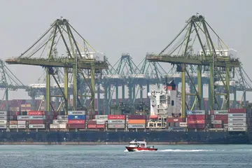 Singapura bergantung kepada dagangan luar untuk terus menakat.