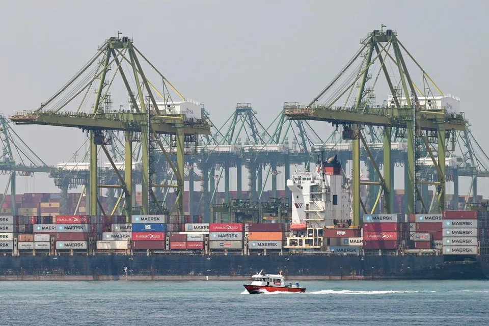 Singapura bergantung kepada dagangan luar untuk terus menakat.