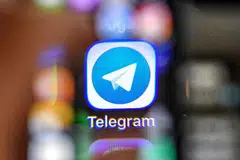 SEBAR BAHAN LUCAH: Empat suspek telah ditangkap kerana disyaki terlibat dalam mengedarkan bahan lucah melalui kumpulan sembang SG Nasi Lemak di aplikasi Telegram. - Foto AFP