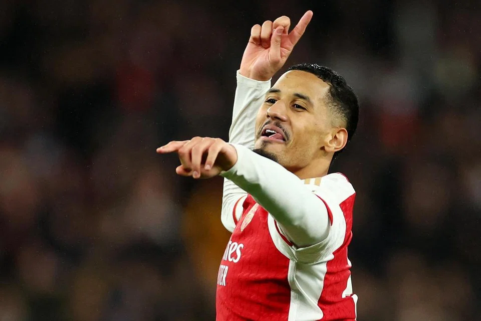 William Saliba, antara tunggak pertahanan Arsenal, telah beraksi cemerlang bersama rakan-rakan sepasukannya bagi memastikan gawang mereka sukar dibolosi. 