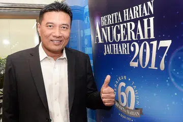 ENCIK ABU BAKAR MOHD NOR: Mendaki tangga kerjaya di Keppel berkat peluang yang diberikan majikan, bimbingan rakan kerja dan sokongan keluarga. - Foto fail