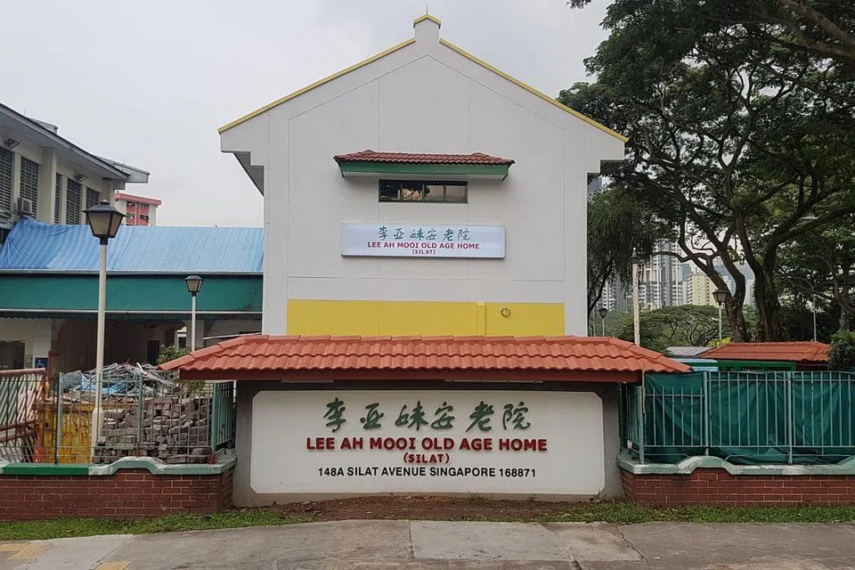 LANGKAH BERJAGA-JAGA: Seramai 90 kakitangan dan penghuni Rumah Penjagaan Warga Tua Lee Ah Mooi di 148A Silat Avenue menjalani ujian Covid-19 dengan hasilnya didapati negatif menyusuli pengesanan kes seorang bekas kakitangan jagaan di rumah itu yang dikenal pasti positif Covid-19 di Filipina pada 30 Ogos. - Foto RUMAH PENJAGAAN WARGA TUA LEE AH MOOI