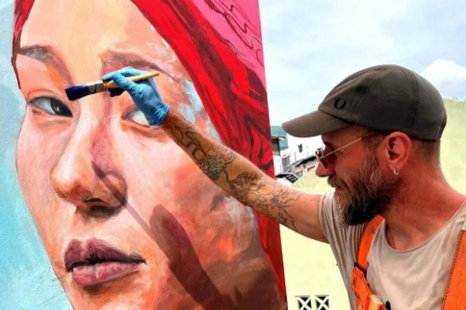 Artis Amerika yang berpangkalan di Singapura, Encik Sean Dunston berpendapata “templategenerik untuk menguatkuasakan peraturan pada seni boleh merosakkan”.