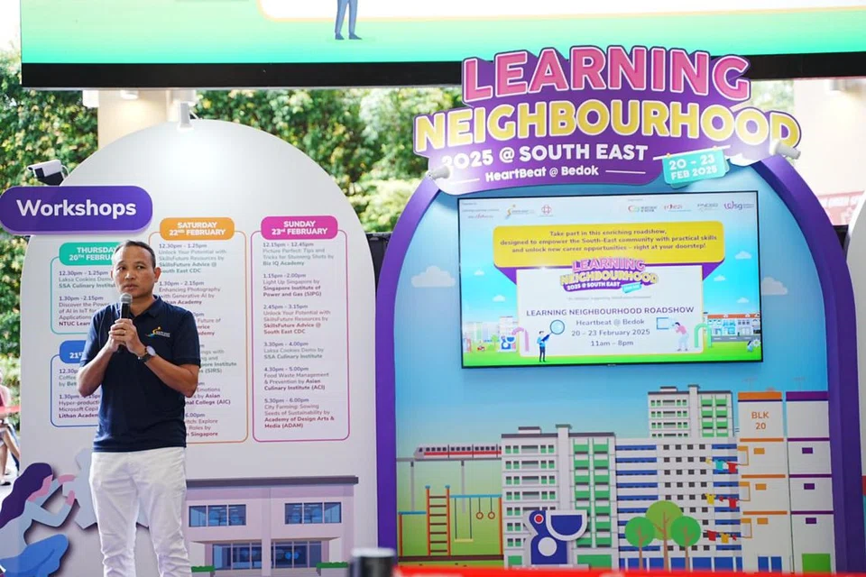 Mayor Majlis Pembangunan Masyarakat (CDC) South East, Encik Mohd Fahmi Aliman memberi ucapan semasa acara Learning Neighborhood 2025 @ South East oleh Institut Pembelajaran Sepanjang Hayat (LLI) dan Majlis Pembangunan Masyarakat (CDC) South East. 