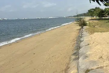 Gambar dari Facebook Agensi Sekitaran Kebangsaan pada 22 Julai menunjukkan bahagian pantai East Coast yang sudah dibersihkan, setelah dicemari minyak daripada kemalangan kapal pada 14 Jun.