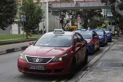 KENAIKAN TAMBANG: ComfortDelGro berkata kenaikan tambang itu adalah untuk menanggung kos operasi yang lebih tinggi disebabkan harga minyak yang semakin meningkat, antara lain. - Foto BH oleh GIN TAY