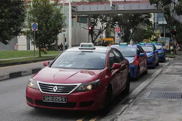 KENAIKAN TAMBANG: ComfortDelGro berkata kenaikan tambang itu adalah untuk menanggung kos operasi yang lebih tinggi disebabkan harga minyak yang semakin meningkat, antara lain. - Foto BH oleh GIN TAY