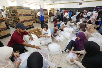 Pada Disember 2024, sekitar 300 sukarelawan Yayasan Rahmatan Lil Alamin (RLAF) gigih membungkus barangan untuk dikirimkan ke Gaza. Yayasan ini akan memulakan pengumpulan dana selanjutnya bagi Gaza sekitar Ramadan pada Mac.