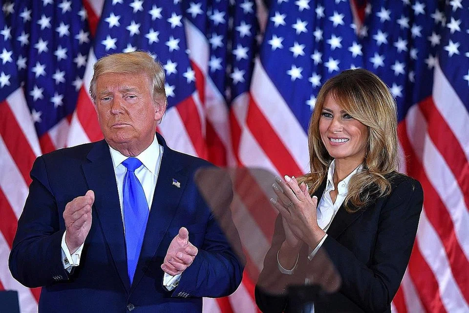 MASIH ENGGAN BERGANJAK: Sumber mengatakan bahawa Cik Melania, isteri Encik Donald Trump, cuba memujuk suaminya supaya menerima kekalahan Pilihan Raya Presiden, namun sehingga kini Encik Trump masih 'besar kepala' enggan menerimanya dan menyatakan keputusan pilihan raya itu berbaur penipuan. - Foto AFP