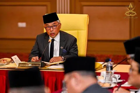 Sultan, Pahang, hadiah, pengampunan 
