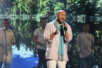 NYANYI PENUH JIWA RAGA: Adeep Nahar mendendangkan lagu 'Hijau' sewaktu Gema Gegar Vaganza 2 . - Foto fail