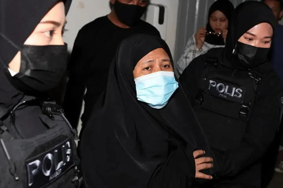 Warga Singapura, Rosna Jantan, 59 tahun, mengaku tidak bersalah dan mohon dibicarakan di Mahkamah Tinggi Kuala Lumpur atas tuduhan gagal memberi maklumat berkaitan ideologi pengganasan.