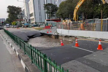 Kejadian lubang benam baru-baru ini berlaku berhampiran tapak pembinaan agensi air negara, PUB, yang sedang menjalankan kerja-kerja pemasangan paip pembetungan.
