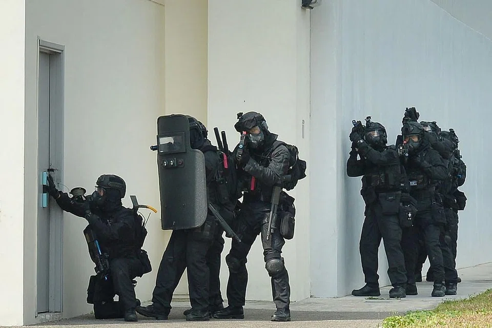 USAHA TANGANI PENGGANASAN: Askar Pasukan Petugas Operasi Khas (SOTF) SAF semasa satu sesi mempamerkan keupayaan mereka. Sebuah Pusat Perintah Operasi Khas (SOCC) bakal ditubuhkan bagi membolehkan SOTF menjalankan operasi perintah dan kawalan dalam kejadian pelbagai serangan di pelbagai tempat.
