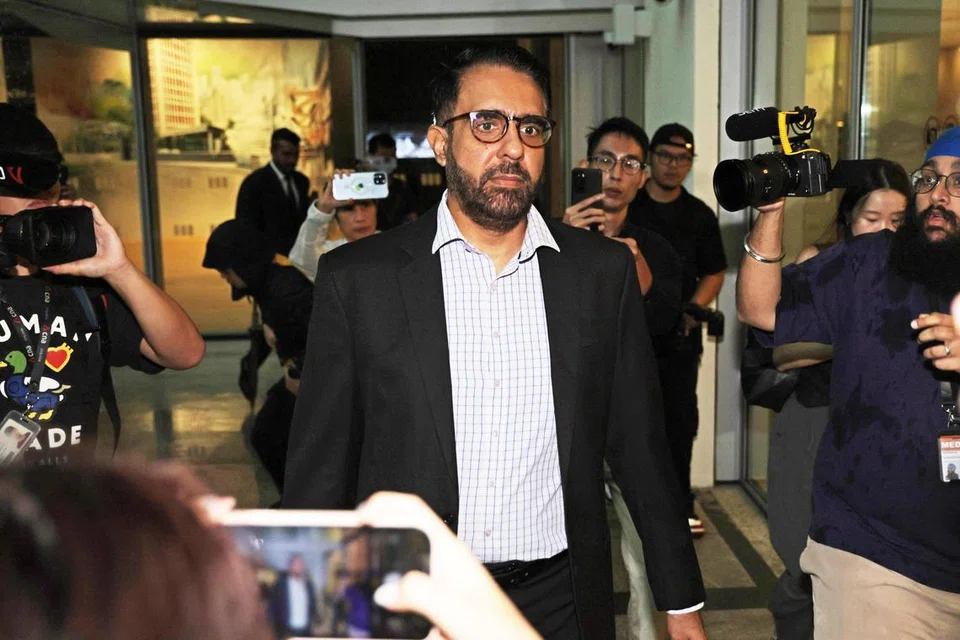 Ketua Pembangkang, Pritam Singh, yang juga Setiausaha Agung Parti Pekerja (WP), tiba di Mahkamah Negara pada pagi 14 Oktober untuk hari pertama kes perbicaraannya.