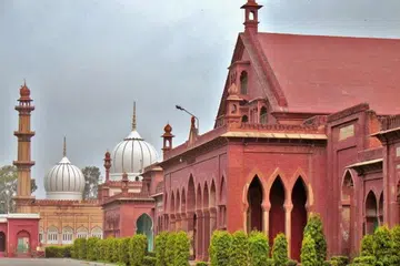 IKTIRAF KECERMELANGAN: Universiti Muslim Aligarh (AMU) ialah sebuah universiti pusat awam di Aligarh, Uttar Pradesh, India, yang pada asalnya ditubuhkan oleh Sir Syed Ahmad Khan sebagai Kolej Muhammadan Anglo-Oriental pada 1875. 