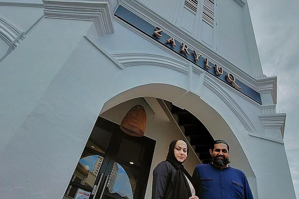 COVID-19 BUKAN PENGHALANG: Tidak dihambat Covid-19, selepas berpengalaman dalam pasaran logistik dan fesyen, Cik Zary Banakhani dan suaminya, Encik Mohammed Abbas Abdullah, berpindah ke lokasi baru dan menceburi sektor (F&B) dan hiasan rumah. - Foto BH oleh NUR DIYANA TAHA