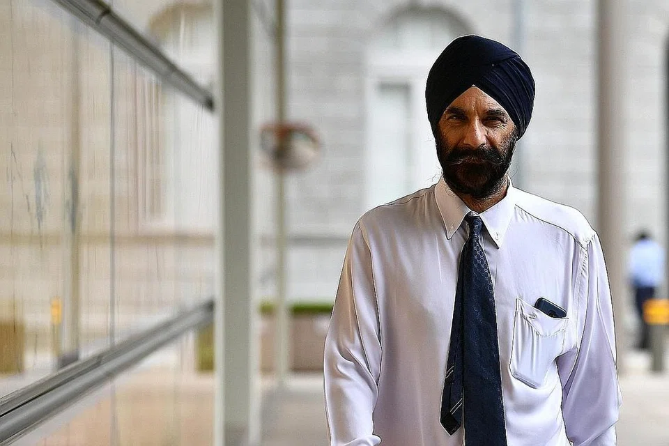 MAHU LATIH PEGUAM BARU: Encik Davinder Singh sudah berkhidmat dengan Drew & Napier selama 37 tahun, dan akan memulakan firma perundangan sendiri. - Foto BH oleh LIM YAOHUI