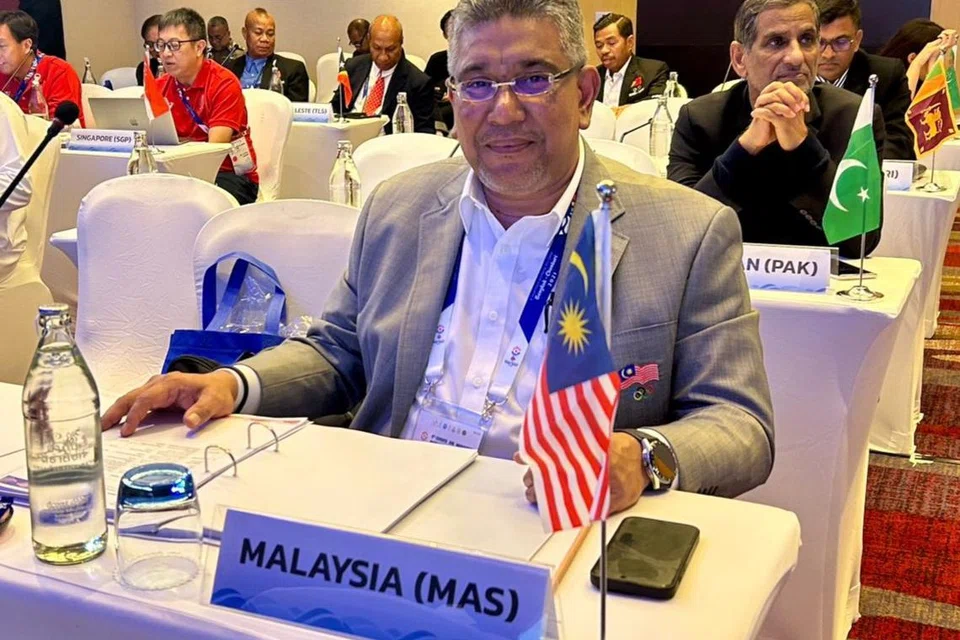 Presiden Persekutuan Silat Kebangsaan Malaysia (Pesaka), Megat Zulkarnain Omardin, dilantik presiden sementara Persekutuan Pencak Silat Asia oleh Persekutuan Pencak Silat Antarabangsa pada 8 Mac. (Gambar kanan) Sheik Alau’ddin Yacoob Marican. 